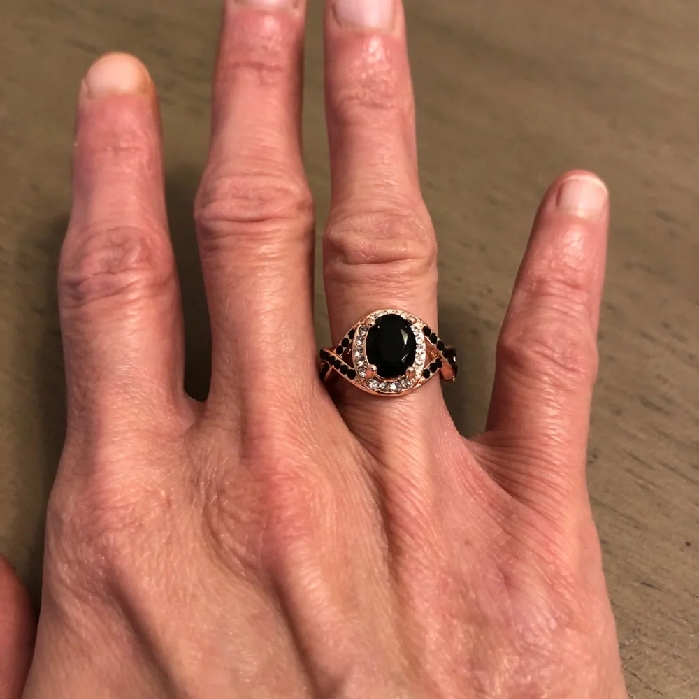 Jewelry - Faux Black Gemstone and Gold Tone Rhinestone Women's Fashion Ring